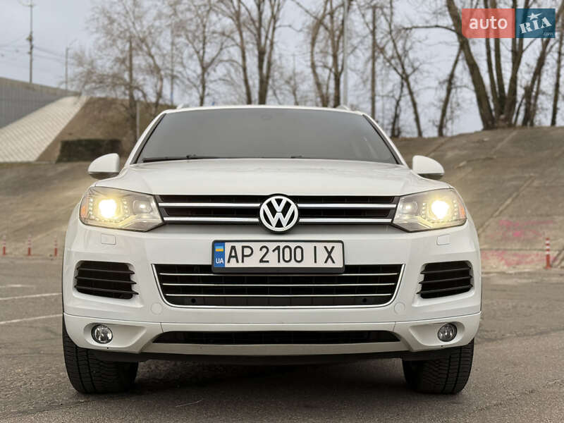 Позашляховик / Кросовер Volkswagen Touareg 2014 в Києві