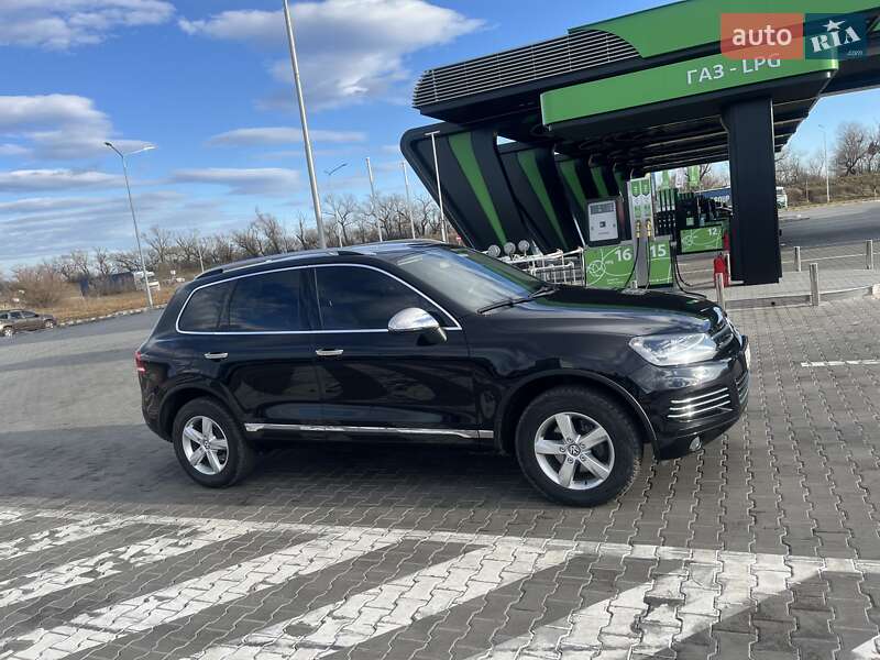 Внедорожник / Кроссовер Volkswagen Touareg 2011 в Стрые