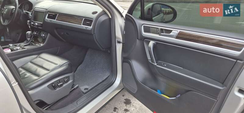 Внедорожник / Кроссовер Volkswagen Touareg 2014 в Хмельнике