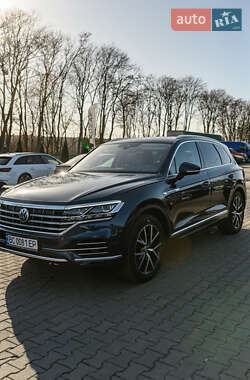 Внедорожник / Кроссовер Volkswagen Touareg 2018 в 