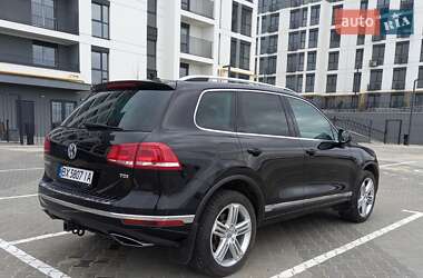 Позашляховик / Кросовер Volkswagen Touareg 2014 в 