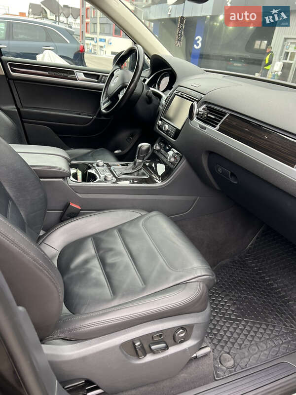 Внедорожник / Кроссовер Volkswagen Touareg 2017 в Тернополе