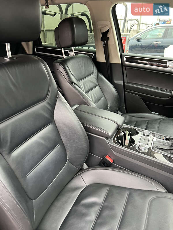 Внедорожник / Кроссовер Volkswagen Touareg 2017 в Тернополе