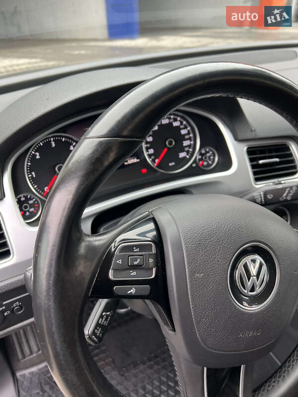 Внедорожник / Кроссовер Volkswagen Touareg 2017 в Тернополе