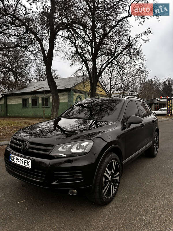 Внедорожник / Кроссовер Volkswagen Touareg 2012 в 
