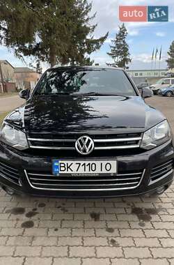 Внедорожник / Кроссовер Volkswagen Touareg 2011 в Ровно