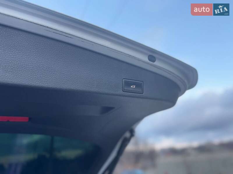 Внедорожник / Кроссовер Volkswagen Touareg 2012 в Харькове