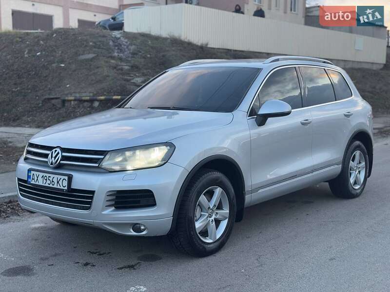 Внедорожник / Кроссовер Volkswagen Touareg 2012 в Харькове
