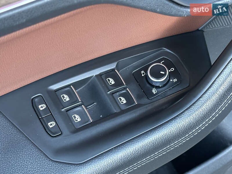 Внедорожник / Кроссовер Volkswagen Touareg 2018 в Луцке