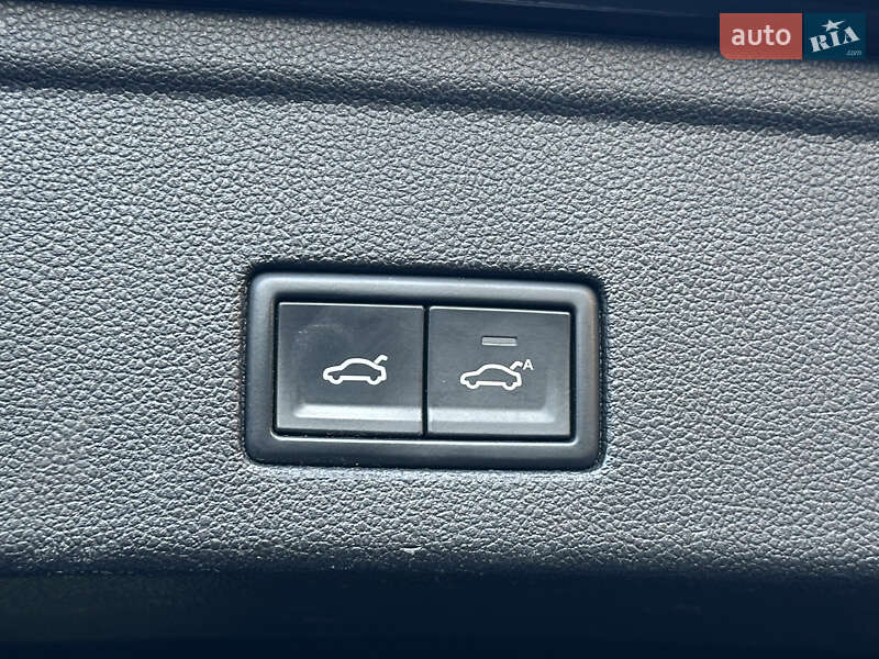 Внедорожник / Кроссовер Volkswagen Touareg 2018 в Луцке