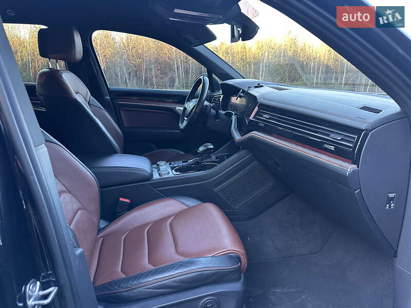 Внедорожник / Кроссовер Volkswagen Touareg 2018 в Луцке