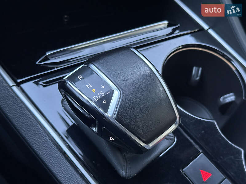 Внедорожник / Кроссовер Volkswagen Touareg 2018 в Луцке