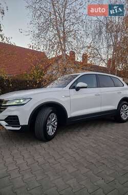 Позашляховик / Кросовер Volkswagen Touareg 2019 в Одесі