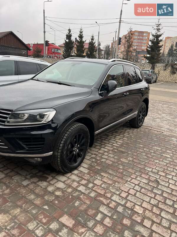 Внедорожник / Кроссовер Volkswagen Touareg 2017 в Тернополе