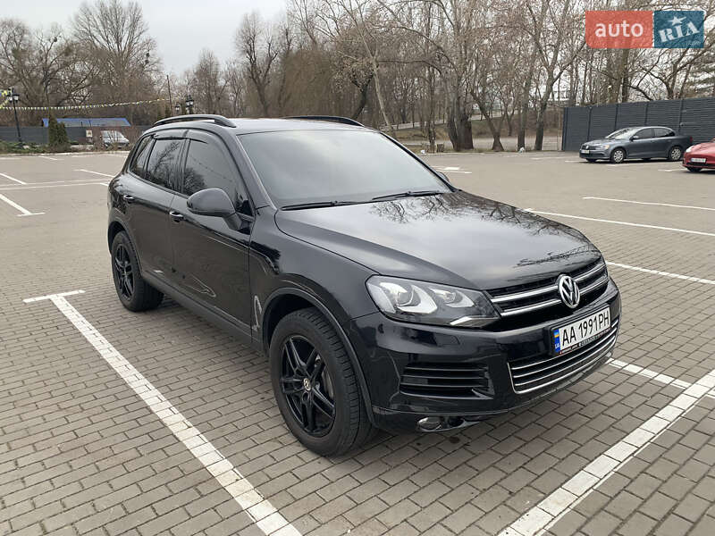 Внедорожник / Кроссовер Volkswagen Touareg 2011 в Киеве