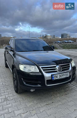 Позашляховик / Кросовер Volkswagen Touareg 2009 в Рівному