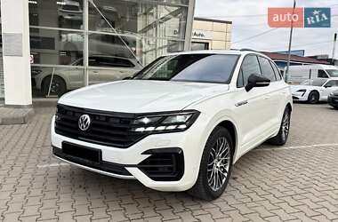 Позашляховик / Кросовер Volkswagen Touareg 2018 в Чернівцях