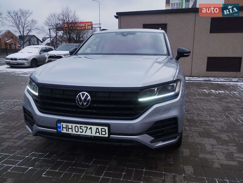 Внедорожник / Кроссовер Volkswagen Touareg 2021 в Киеве
