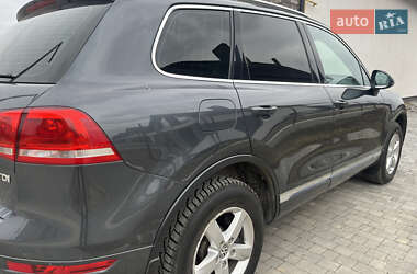 Позашляховик / Кросовер Volkswagen Touareg 2011 в 