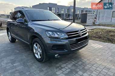 Позашляховик / Кросовер Volkswagen Touareg 2011 в 