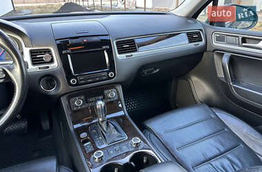 Позашляховик / Кросовер Volkswagen Touareg 2011 в 