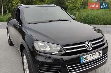 Внедорожник / Кроссовер Volkswagen Touareg 2012 в Львове