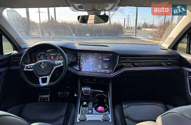Внедорожник / Кроссовер Volkswagen Touareg 2019 в 