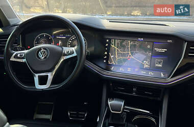 Внедорожник / Кроссовер Volkswagen Touareg 2019 в 