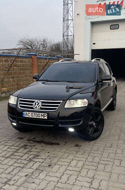 Внедорожник / Кроссовер Volkswagen Touareg 2006 в Владимире