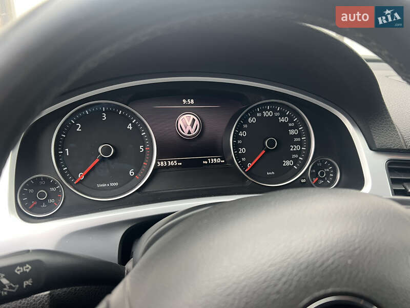 Позашляховик / Кросовер Volkswagen Touareg 2011 в Звенигородці