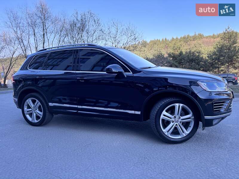 Внедорожник / Кроссовер Volkswagen Touareg 2015 в Львове