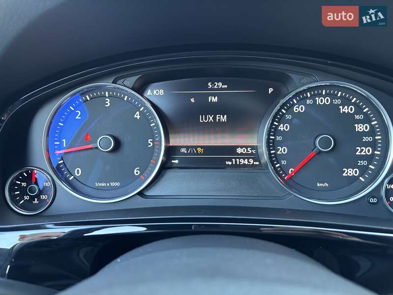 Внедорожник / Кроссовер Volkswagen Touareg 2015 в Львове