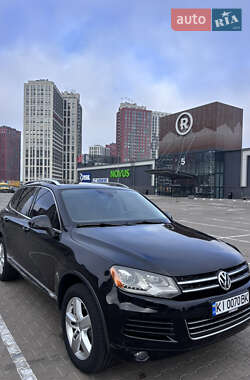 Внедорожник / Кроссовер Volkswagen Touareg 2013 в Киеве