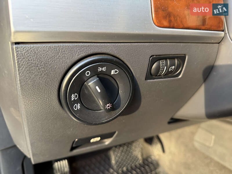 Позашляховик / Кросовер Volkswagen Touareg 2008 в Одесі