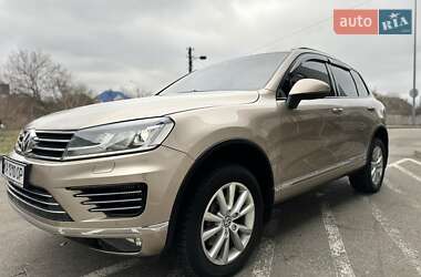 Внедорожник / Кроссовер Volkswagen Touareg 2015 в Киеве