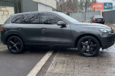 Внедорожник / Кроссовер Volkswagen Touareg 2013 в Киеве