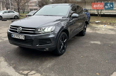 Внедорожник / Кроссовер Volkswagen Touareg 2013 в Киеве