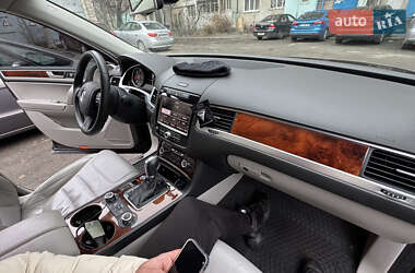 Внедорожник / Кроссовер Volkswagen Touareg 2013 в Киеве