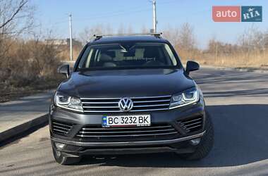 Внедорожник / Кроссовер Volkswagen Touareg 2015 в 