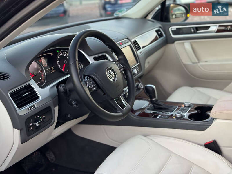 Внедорожник / Кроссовер Volkswagen Touareg 2017 в Дрогобыче