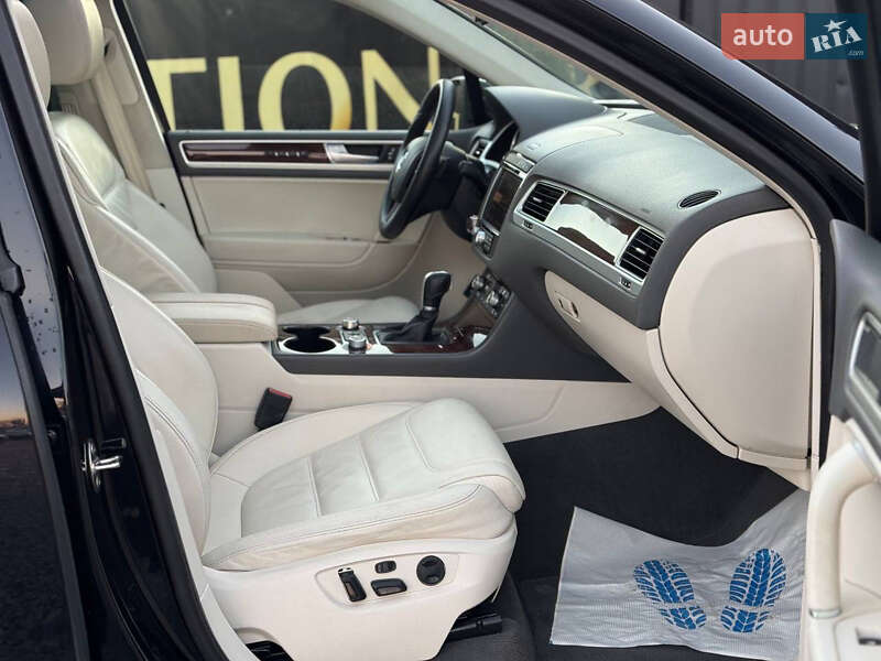 Внедорожник / Кроссовер Volkswagen Touareg 2017 в Дрогобыче