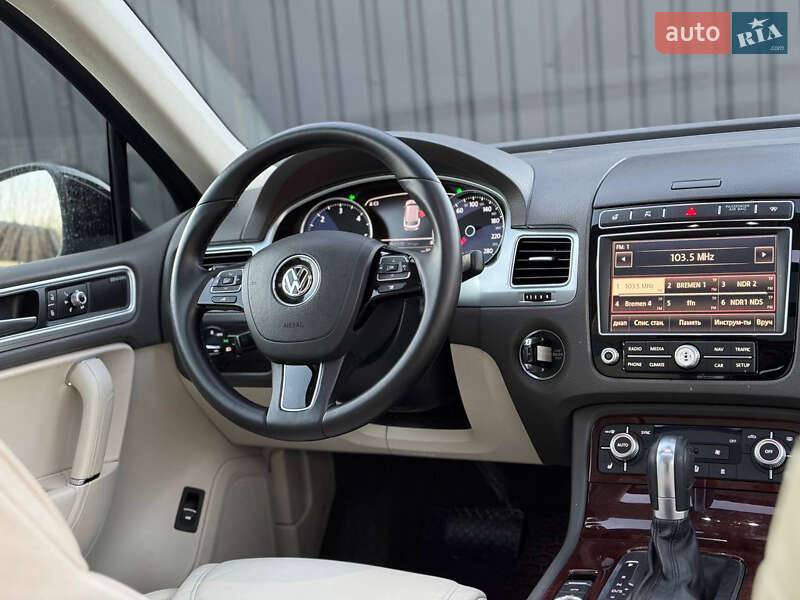 Внедорожник / Кроссовер Volkswagen Touareg 2017 в Дрогобыче