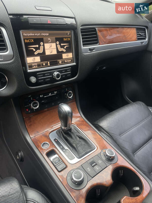 Внедорожник / Кроссовер Volkswagen Touareg 2010 в Кривом Роге