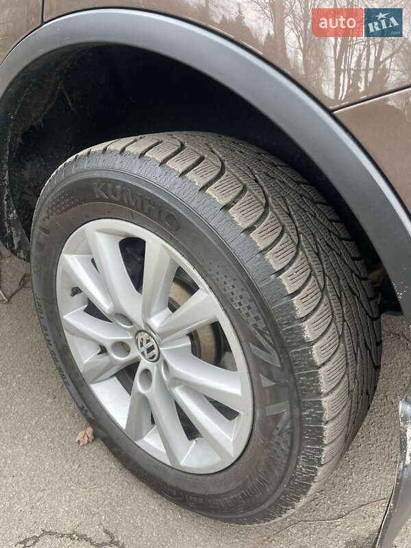 Внедорожник / Кроссовер Volkswagen Touareg 2010 в Кривом Роге