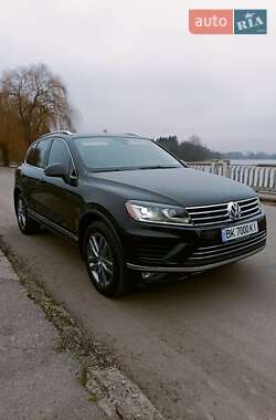 Внедорожник / Кроссовер Volkswagen Touareg 2015 в Дубно