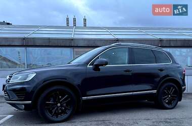 Позашляховик / Кросовер Volkswagen Touareg 2017 в Києві