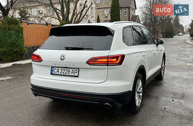 Внедорожник / Кроссовер Volkswagen Touareg 2020 в Киеве