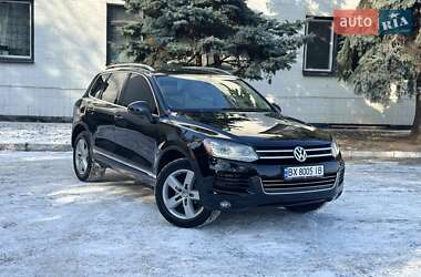 Внедорожник / Кроссовер Volkswagen Touareg 2012 в Киеве