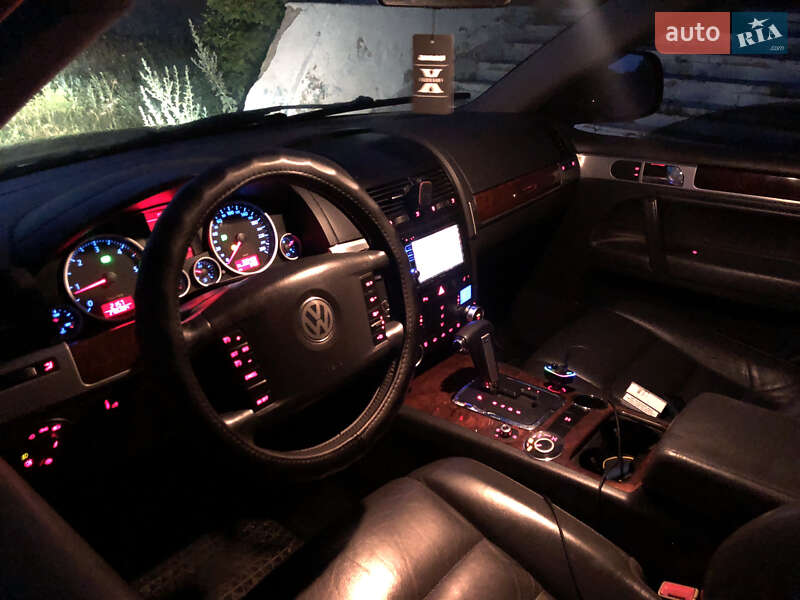 Внедорожник / Кроссовер Volkswagen Touareg 2007 в Братском