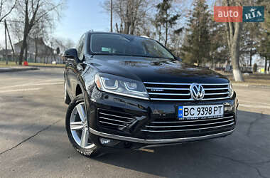 Позашляховик / Кросовер Volkswagen Touareg 2015 в Вінниці